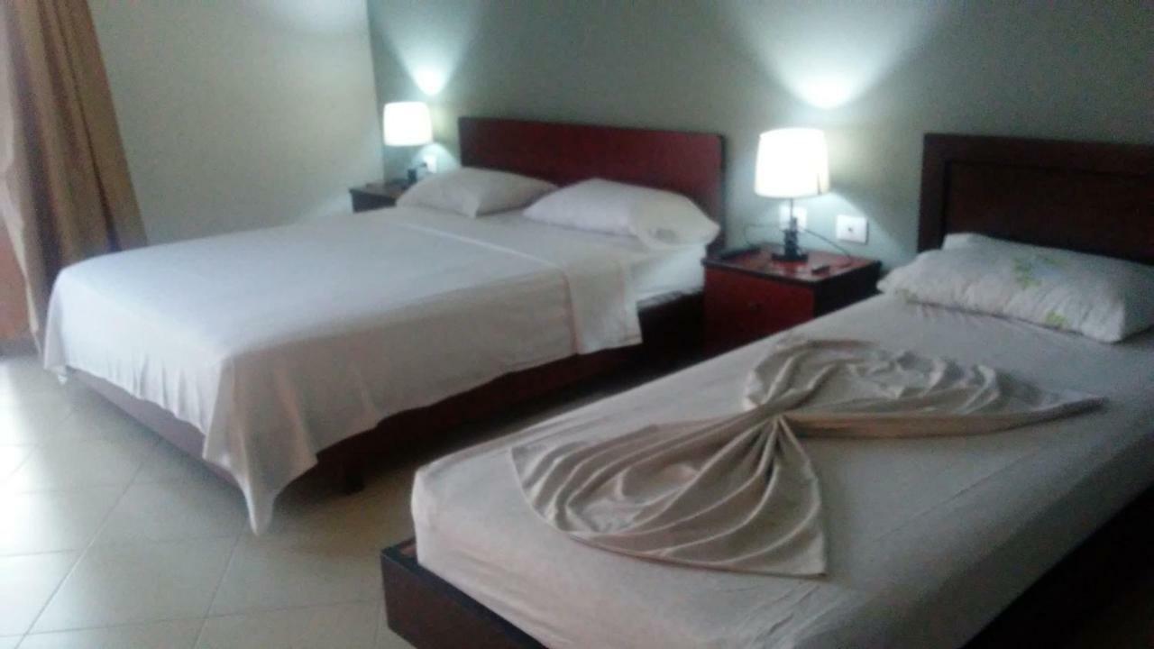 Hotel Majestic Εξαμίλιο Εξωτερικό φωτογραφία