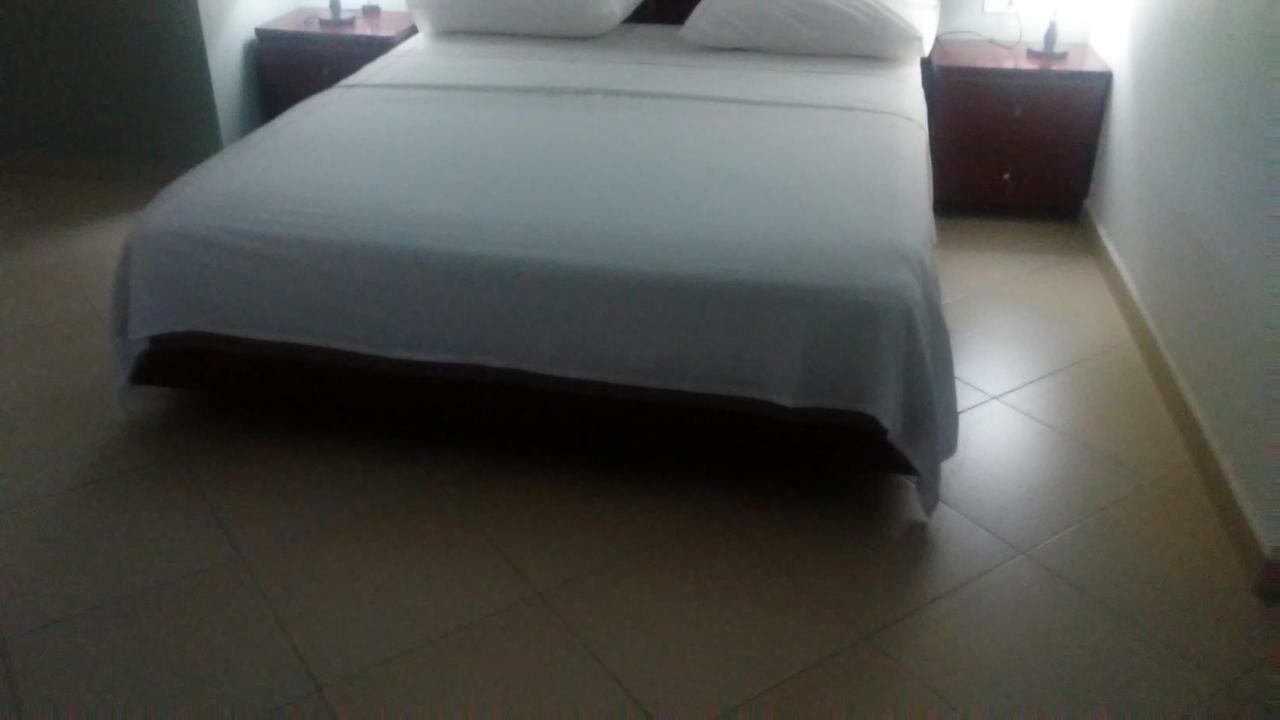 Hotel Majestic Εξαμίλιο Εξωτερικό φωτογραφία