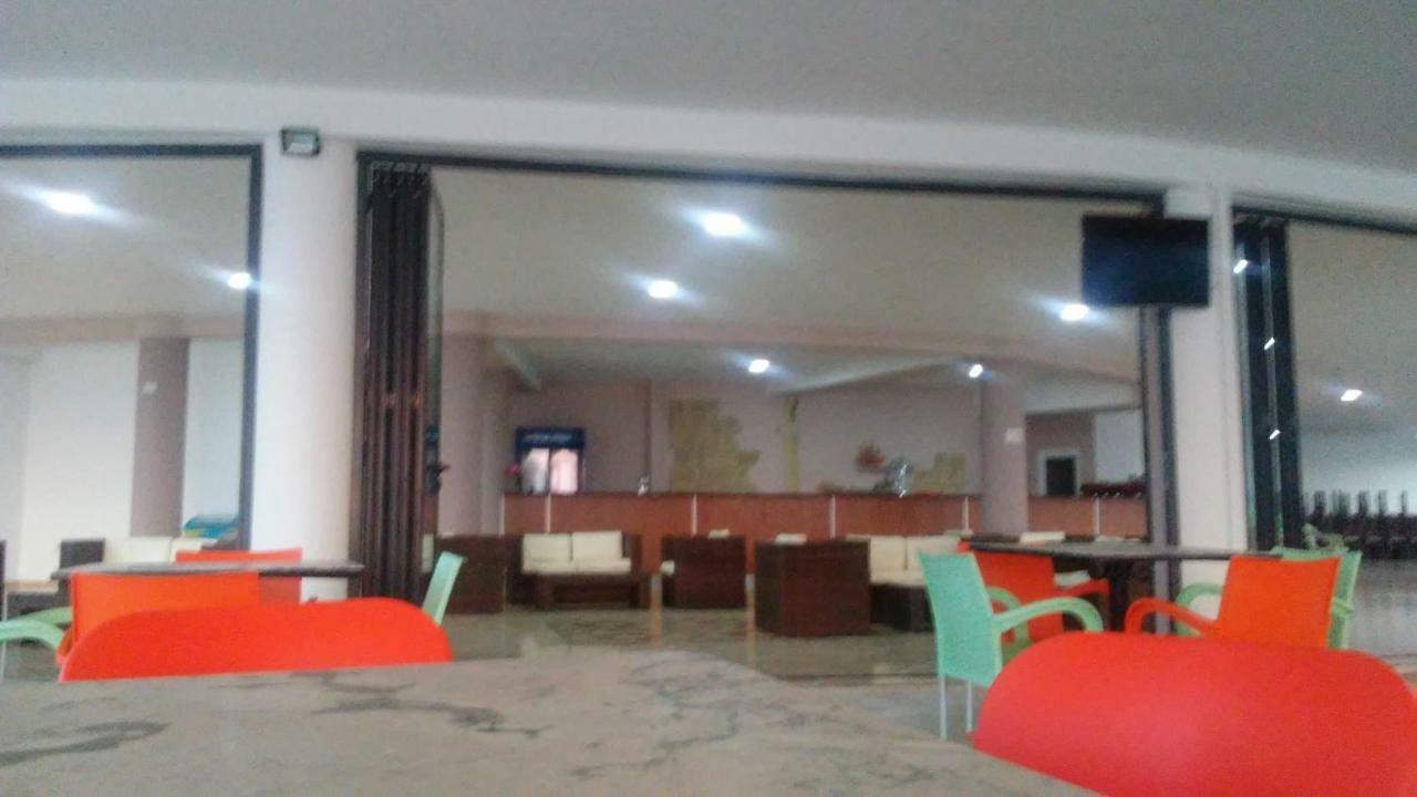 Hotel Majestic Εξαμίλιο Εξωτερικό φωτογραφία