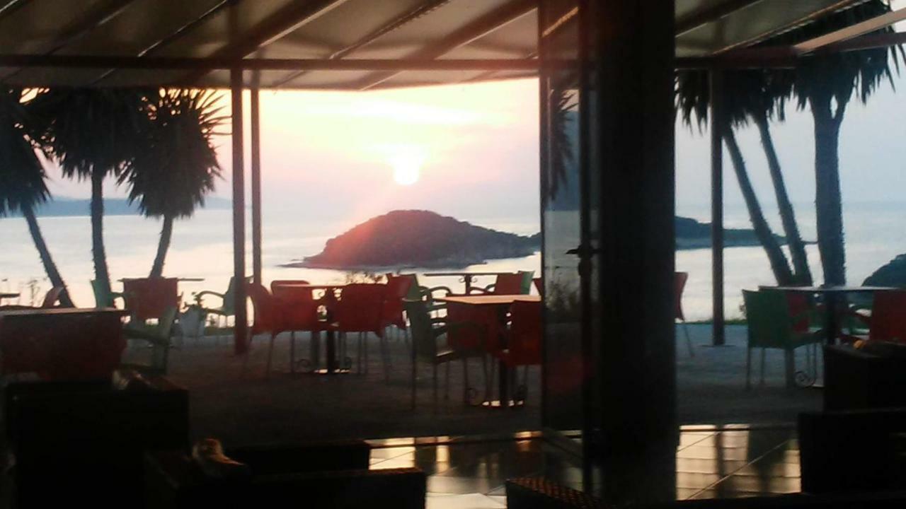 Hotel Majestic Εξαμίλιο Εξωτερικό φωτογραφία