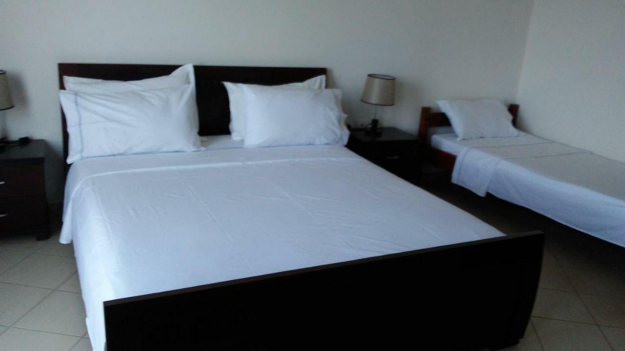Hotel Majestic Εξαμίλιο Εξωτερικό φωτογραφία
