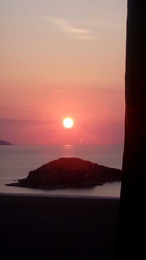 Hotel Majestic Εξαμίλιο Εξωτερικό φωτογραφία